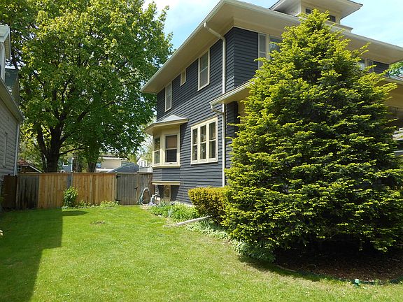 3rd image of 122 Ashland Ave