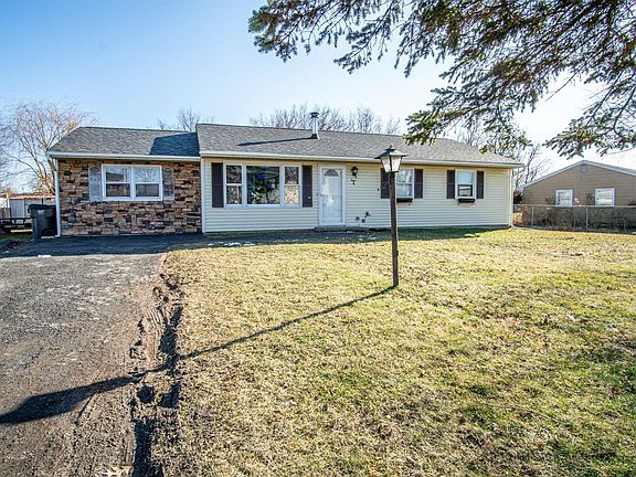 3rd image of 4 Morgan Ln