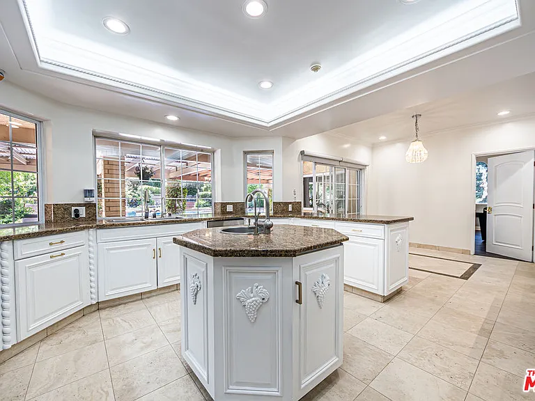 18022 Lake Encino Dr — Photo 8