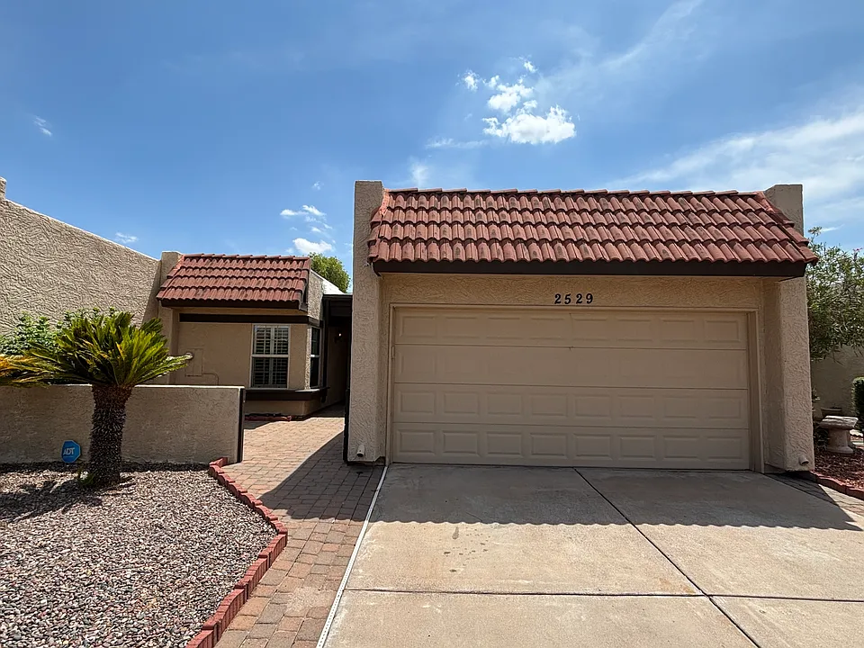 2529 E Bluefield Ave #Phoenix 85032-8004