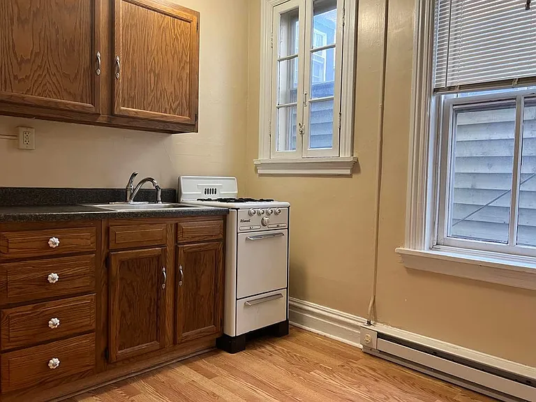 116 Locust St #5 — Photo 3