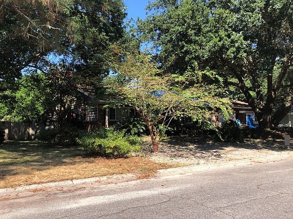 3rd image of 242 Woodbine Dr
