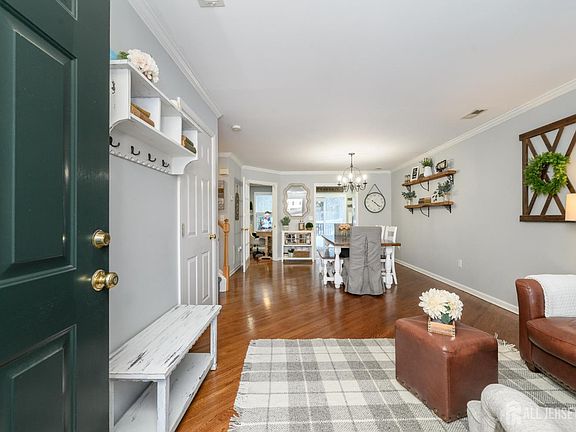 3rd image of 9 Cooper Ln