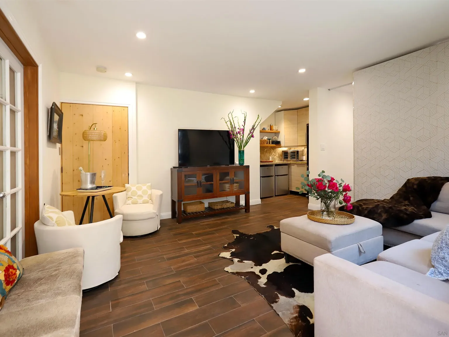 1 bed, 1.0 bath, 500 sqft, $3,300 — Photo 3
