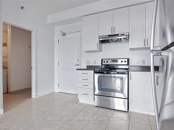 3rd image of 2490 Old Bronte Rd #515