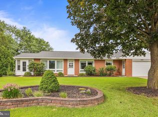 5280 Board Rd, Mount Wolf, PA 17347