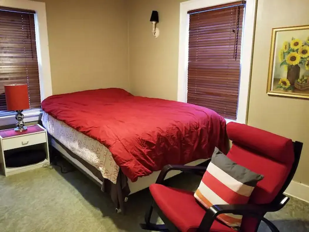 7818 Lake City Way NE — Photo 3