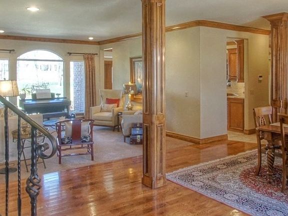 2nd image of 3101 Cumberland Dr