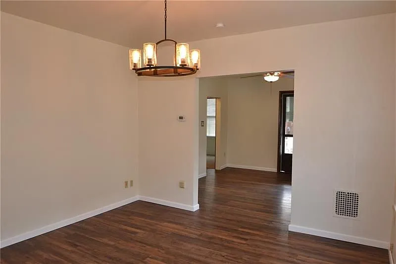 2 bed, 1.0 bath, 1024 sqft, $1,100 — Photo 3