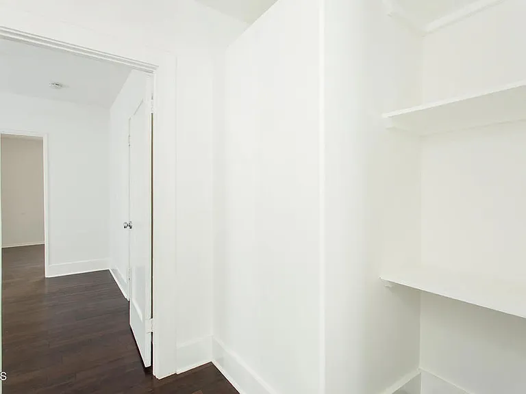 447 James St — Photo 12