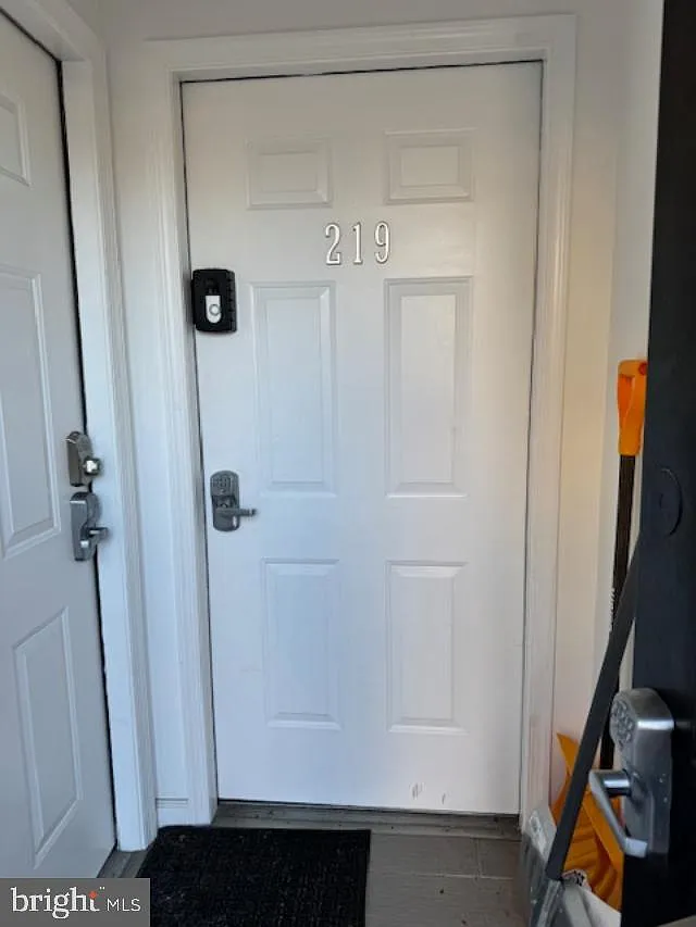 1 bed, 1.0 bath, 900 sqft, $1,995 — Photo 3