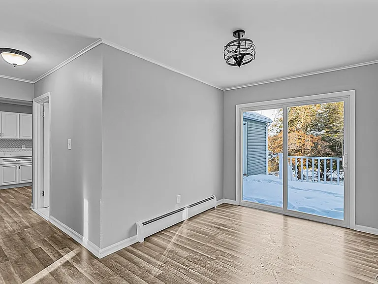 11 Winmar Cres — Photo 11