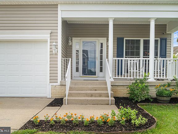 5th image of 10 Everglades Ln