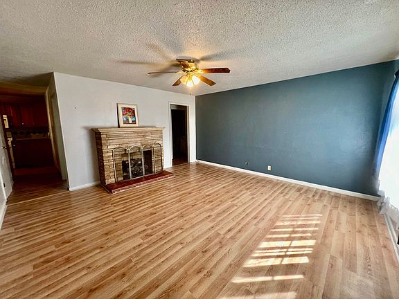 3rd image of 1116 W Pine Ave