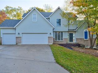 5529 Cottonwood Dr, Shawnee, KS 66216