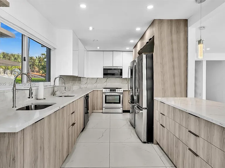 9257 Bay Dr — Photo 15