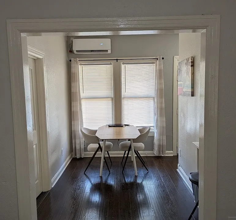 209 E Rosewood Ave #2