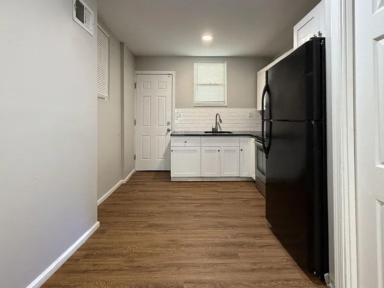 2307 N Cleveland St — Photo 13