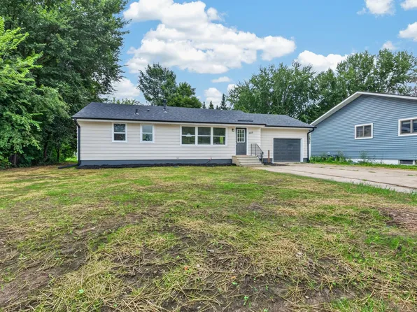 1211 Sunnyside Dr, Farmington, MN 55024