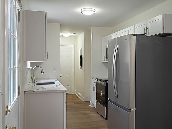 4th image of 218 Pope Hill Cir