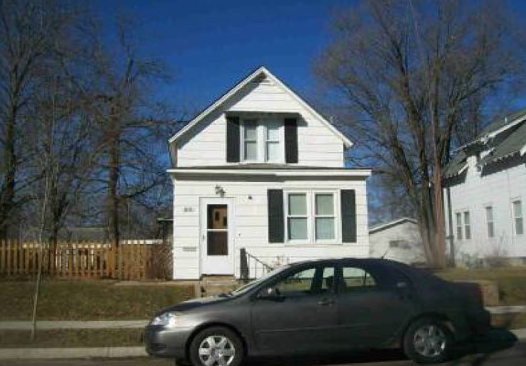 1st image of 215 22nd Ave N