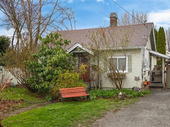 621 Coronation Ave, Duncan, BC V9L 2V1