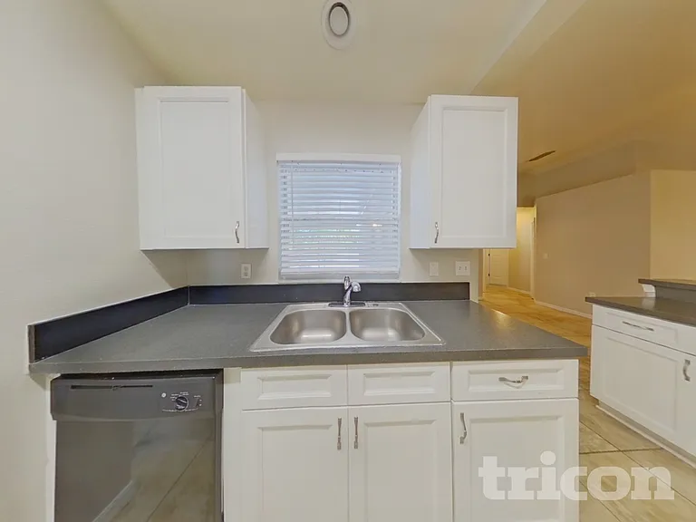 400 Cocoa Ct — Photo 8