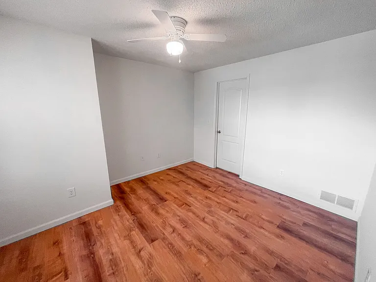 Heritage Apartments — Photo 24