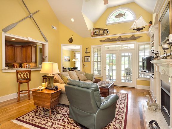 4th image of 3537 Sanderling Drive SE