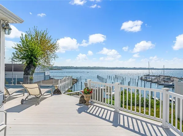 8 Rushton Dr, Cranston, RI 02905