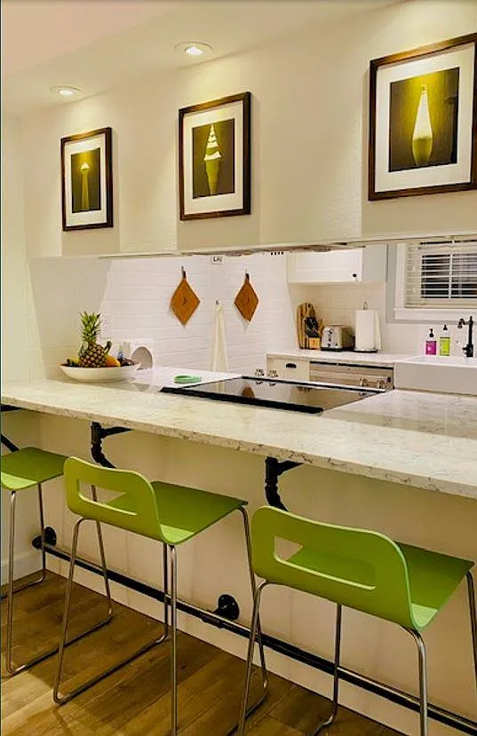 2 bed, 1.5 bath, 1082 sqft, $4,200 — Photo 2