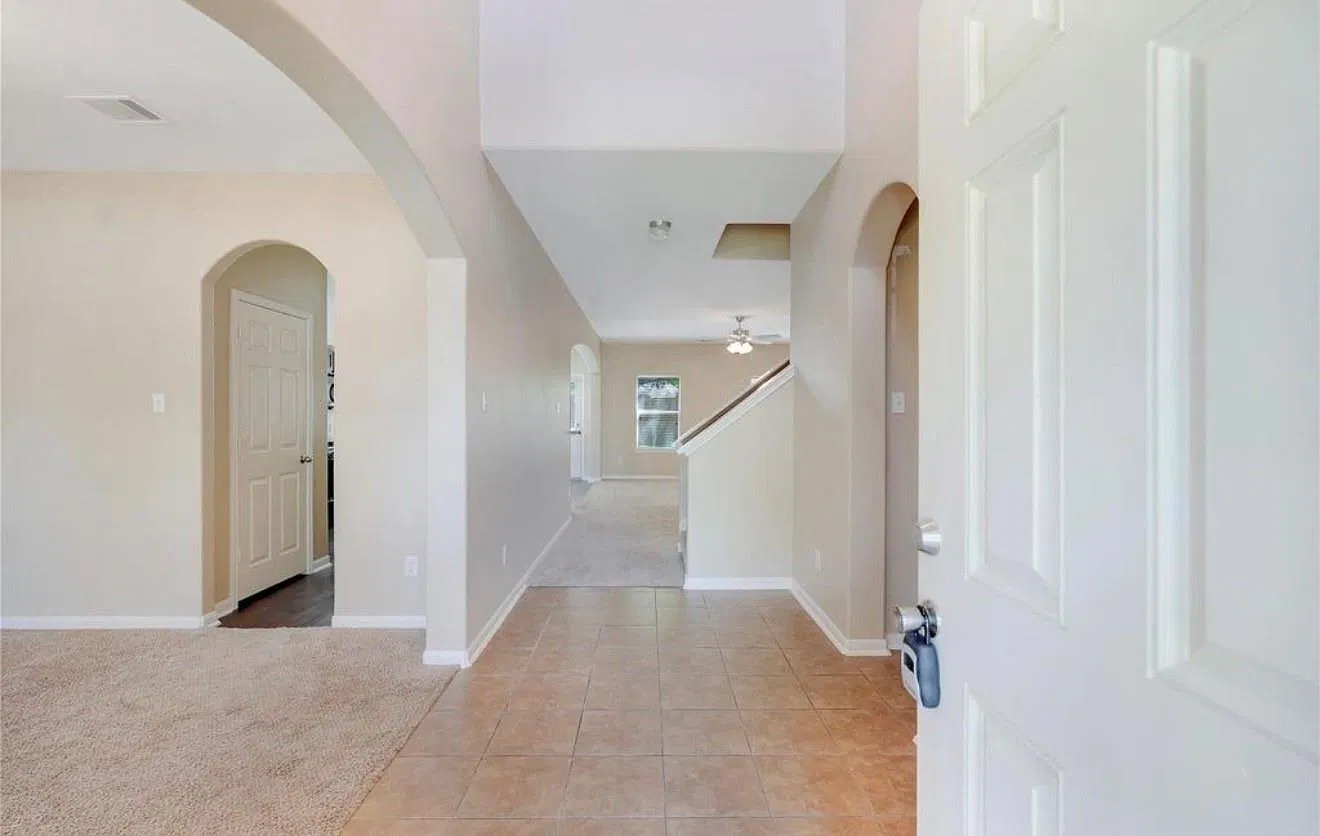 4 bed, 2.5 bath, 2310 sqft, $2,250 — Photo 3