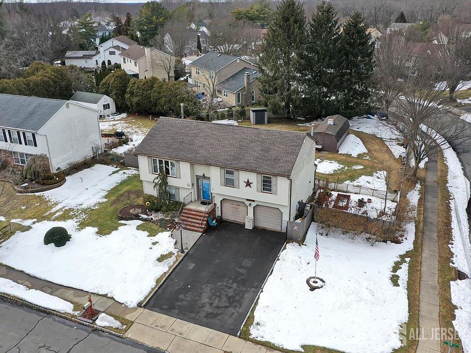 1st image of 15 Erin Ln