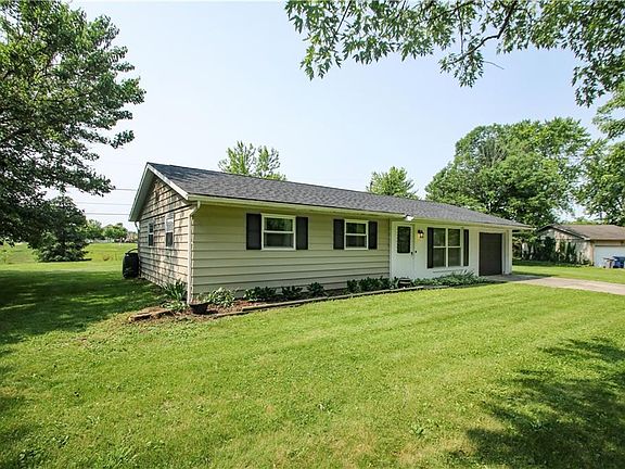 3rd image of 121 Waterman Dr