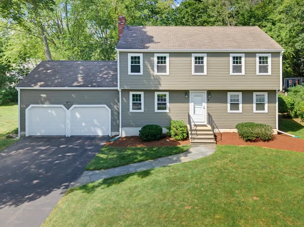 4 Lewis Dr, Medway, MA 02053