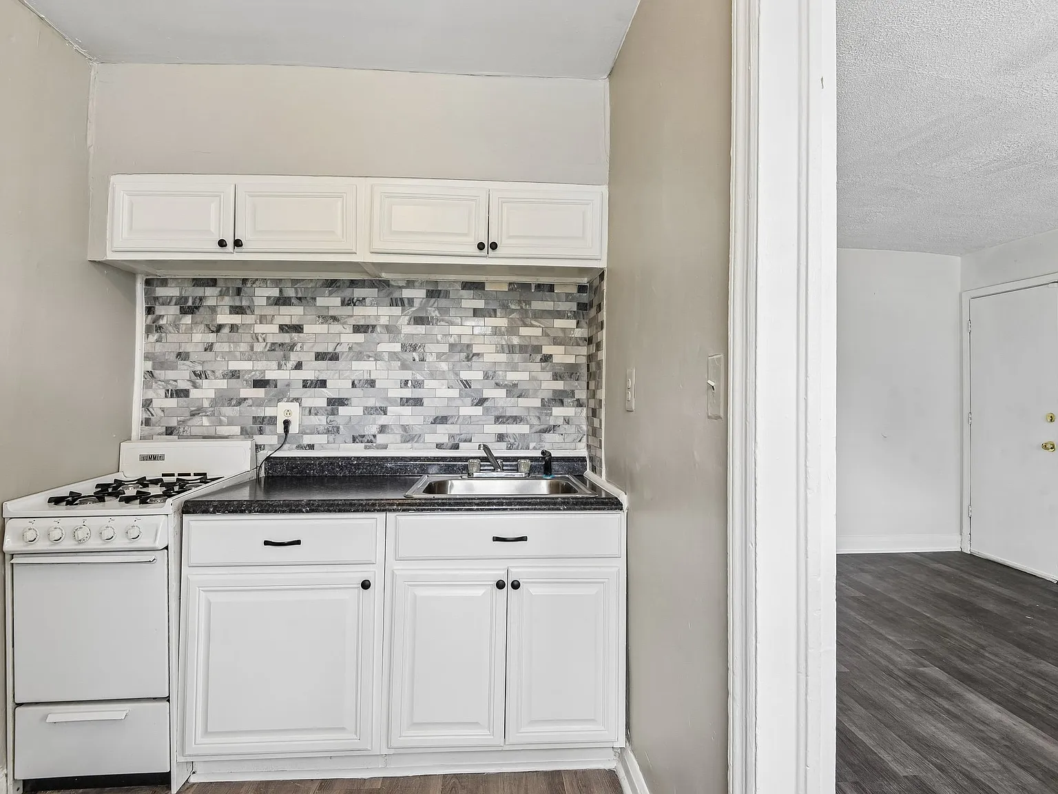 2 bed, 800 sqft, $1,150 — Photo 3