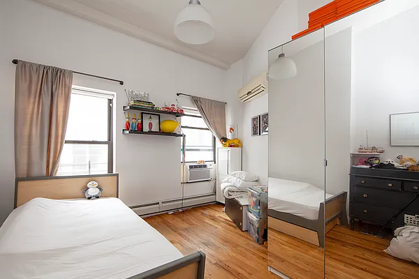 Rented by R New York | media 15