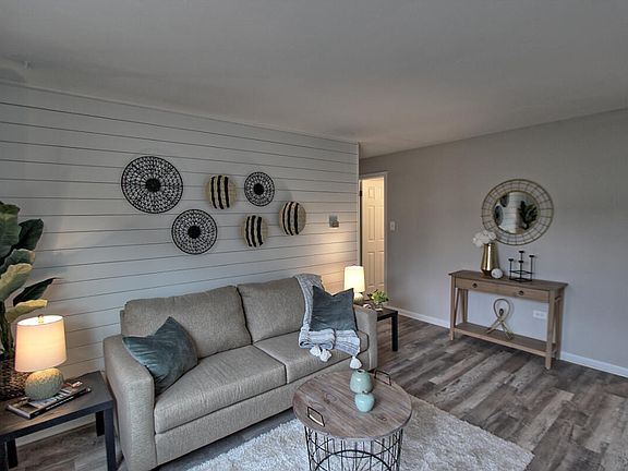 4th image of 3741 Oak St #3765
