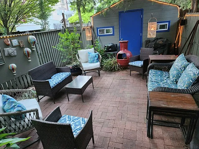 4 bed, 2160 sqft, $5,700 — Photo 2