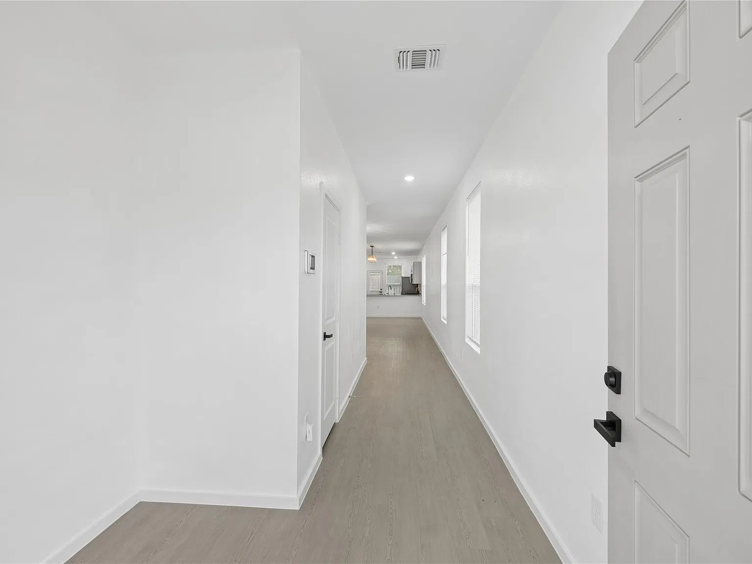 4 bed, 2.0 bath, 1814 sqft, $2,450 — Photo 4