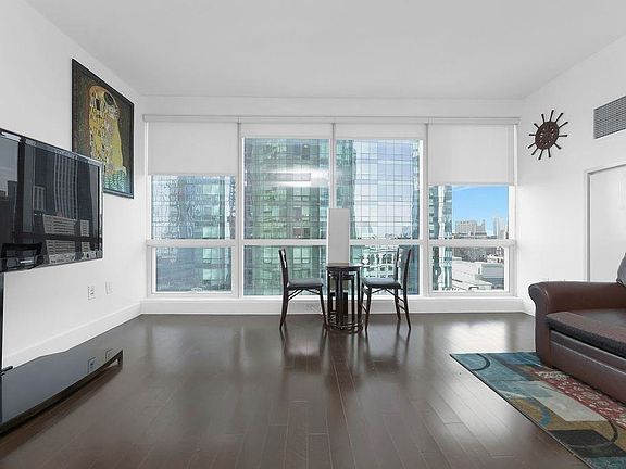 4th image of 77 Hudson St APT 1913