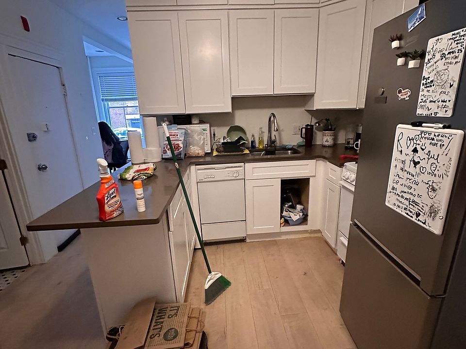 2nd image of 22 Irving St APT 2