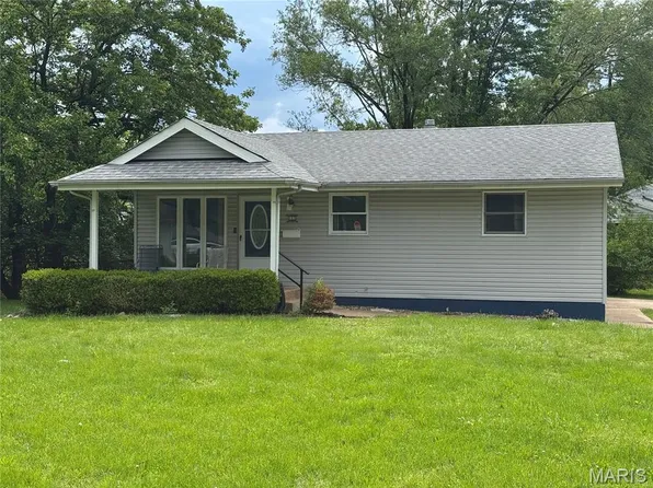 130 Florissant Park Dr, Florissant, MO 63031