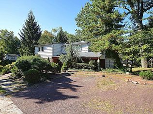 2 Brampton Ln, Great Neck, NY 11023