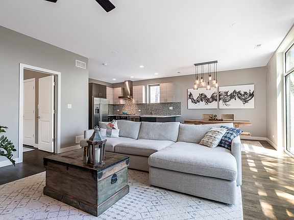 4th image of 1640 N Rockwell St #3