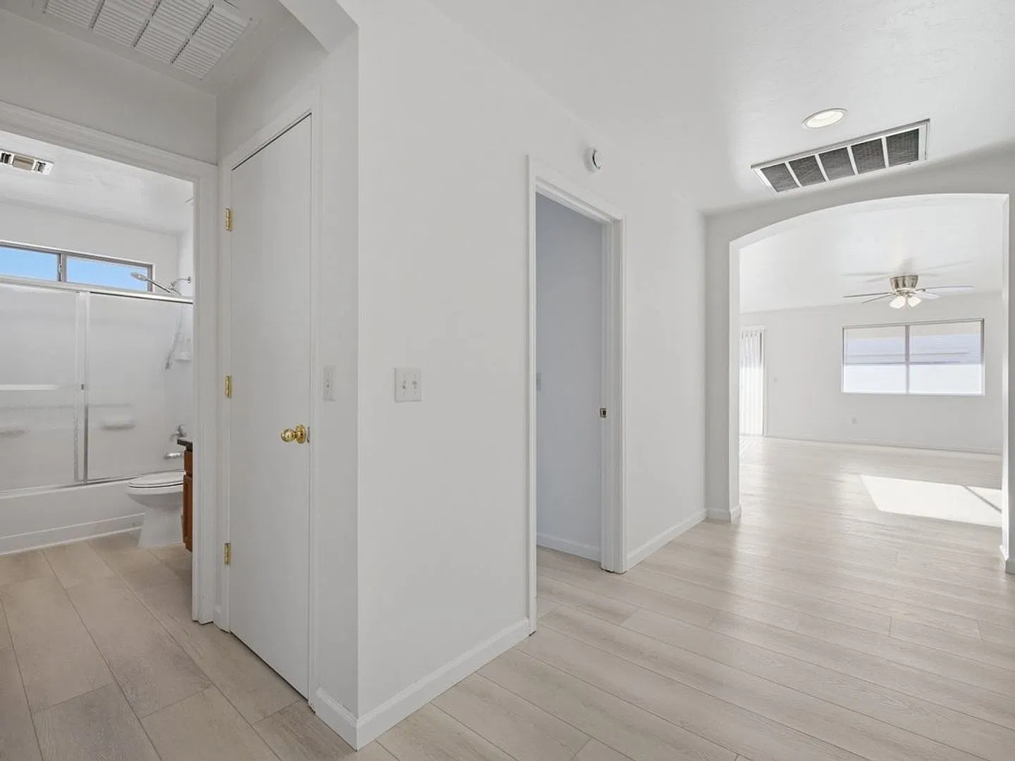 3 Bedroom 2 Bathroom with SOLAR ! — Photo 3