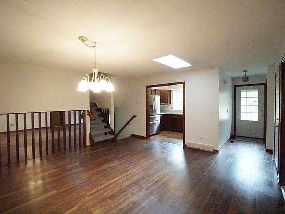 3rd image of 3235 Giddings Blvd