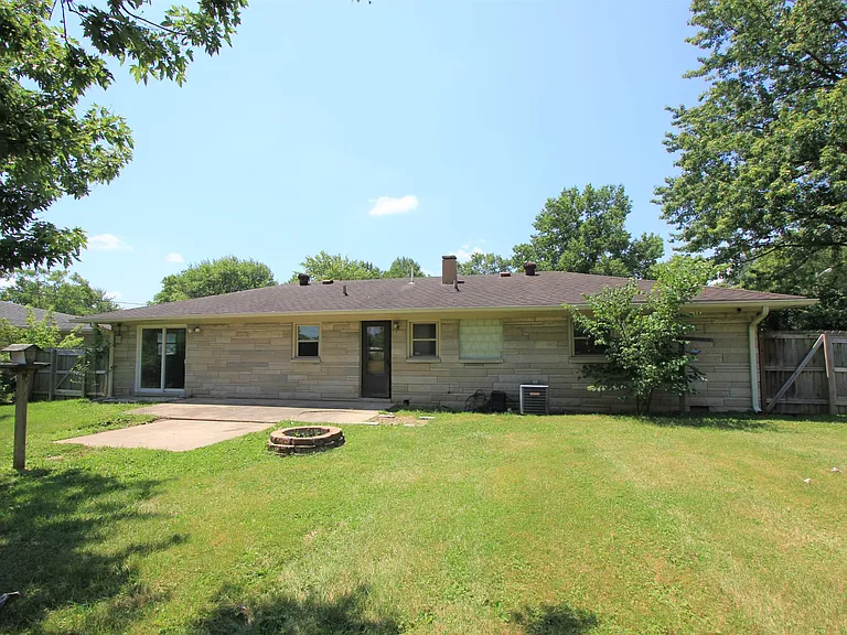 513 Thorne Dr — Photo 9