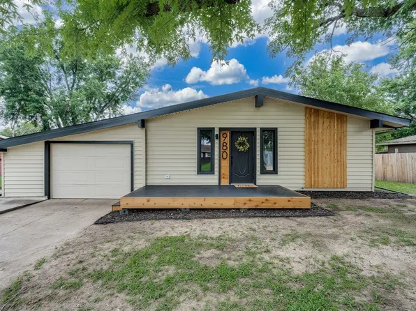980 N Brownthrush Ln, Wichita, KS 67212