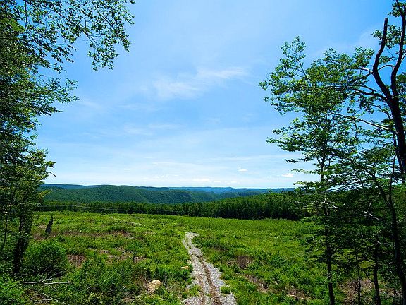 2nd image of 8 Thayer Rd